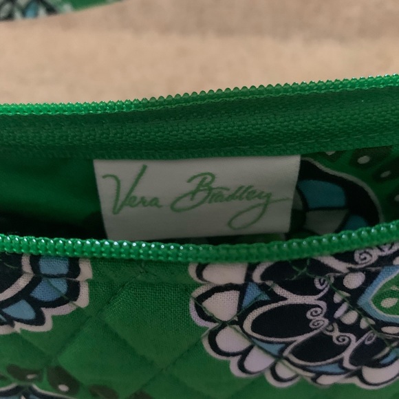 VERA BRADLEY purse!  Retired pattern!  “Cupcakes”. - Picture 2 of 7